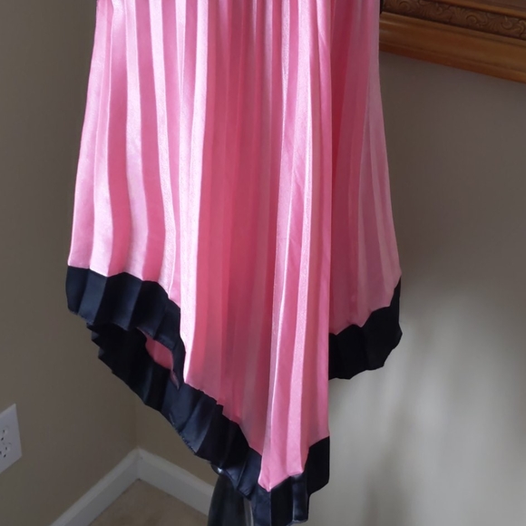 .Summer ClearanceUnique blushing pink tank( free w/ 54.00 purchase - Picture 6 of 8